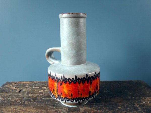 Carstens Tonnieshof Keramik West German Pottery vase with heartbeat glaze 1530-30
