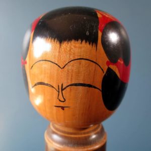 Jaapanese wooden Kokeshi doll - Hijori style with chrysanthemum design