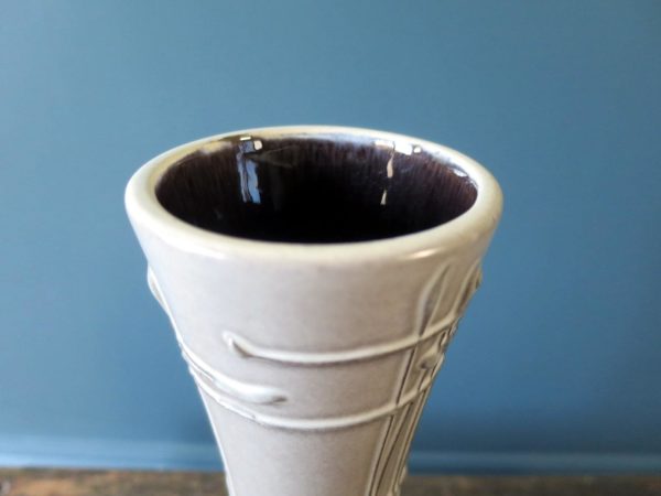 Tall vintage Ilka Edel grey vase with ‘heart beat’ 1035-30